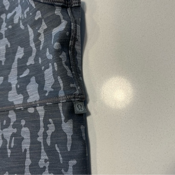 Lululemon Power Pivot Gray Camo Tank Top Size 10 - Picture 2 of 8